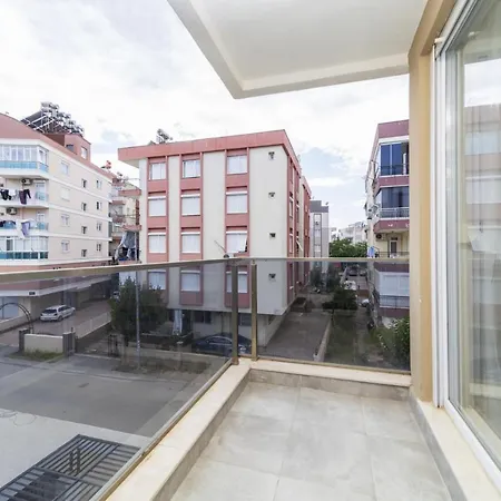 Apartment Luminous Flat 15 Min To Hadrian Gates Antalya